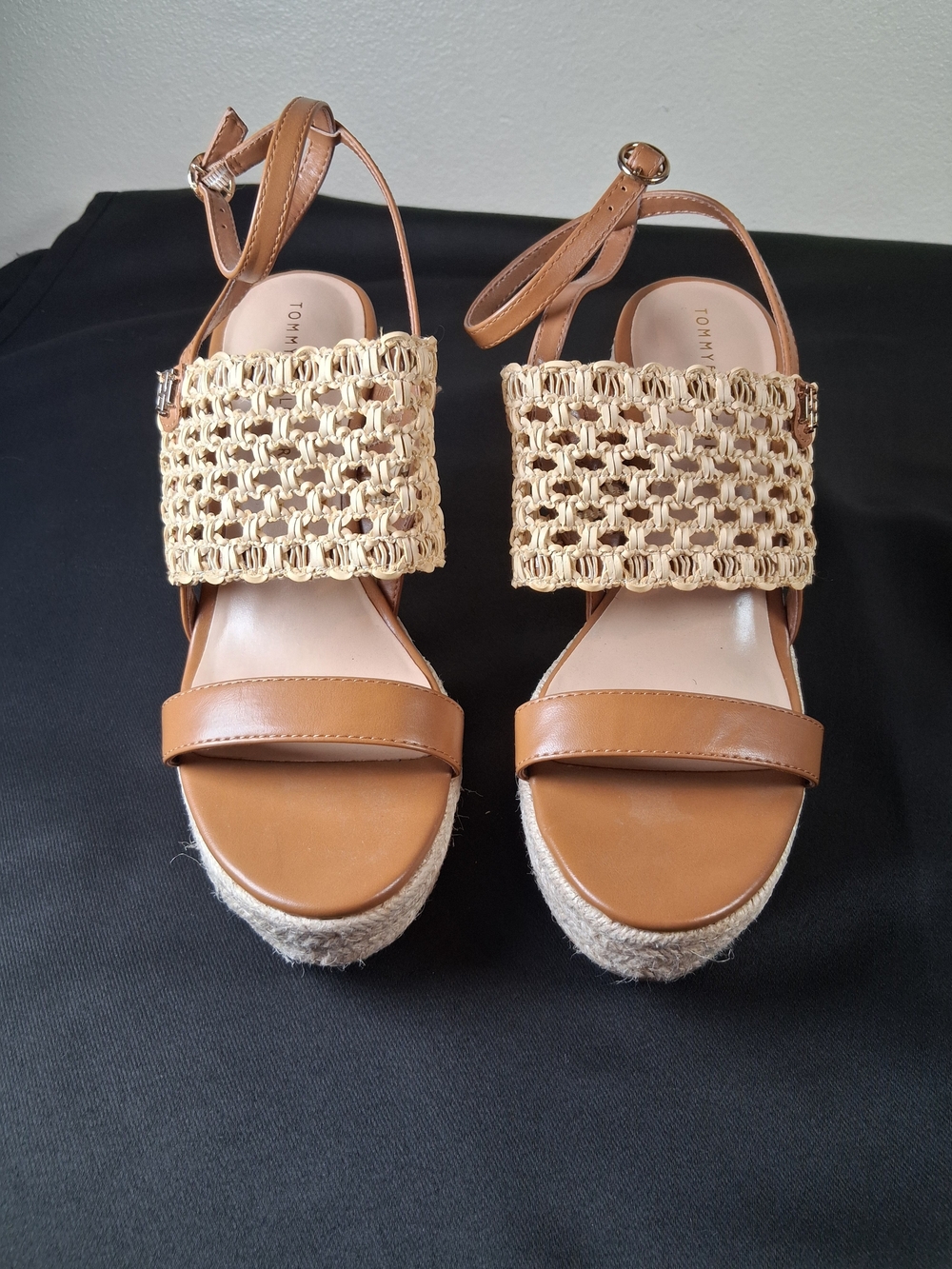 SKU99 Tommy Hilfiger Tan and Natural Crochet Espadrille Wedge Sandals Size 8 - Picture 2 of 6